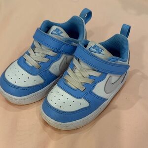 Nike Kids Sneakers in Blue and White